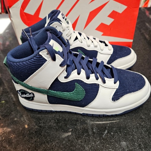 Sz 8.5 high top dunks great condition - Picture 4 of 11